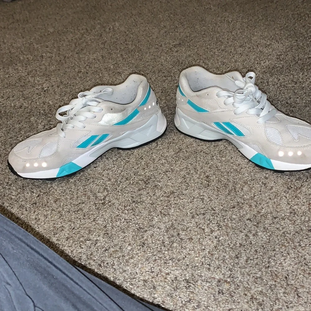 Men Reeboks - Picture 7 of 7